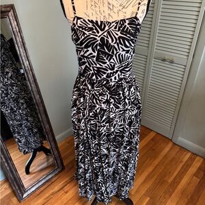 Dip Monochrome Leaf Print Maxi Dress